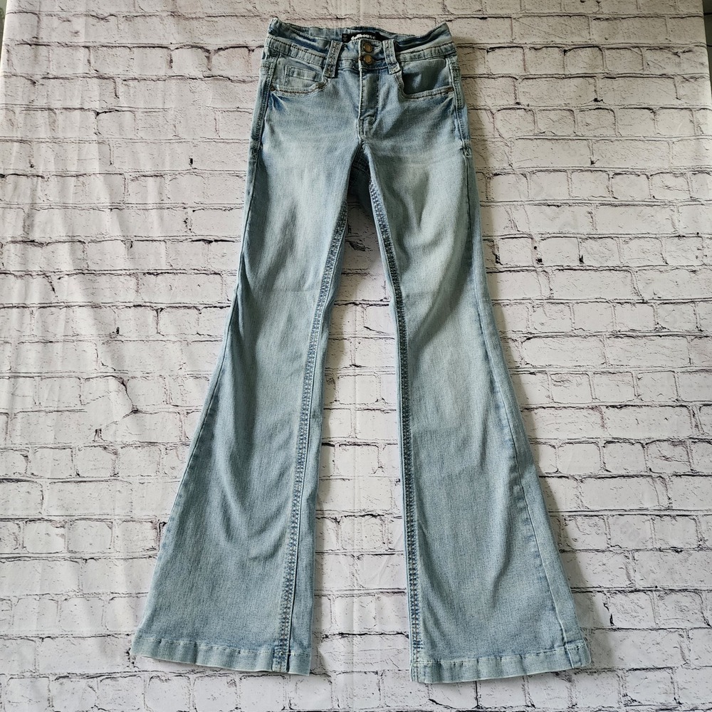 Dollhouse Womens Light Wash Flare Jeans Stretch Double Button Size 1/2 JZ-2490